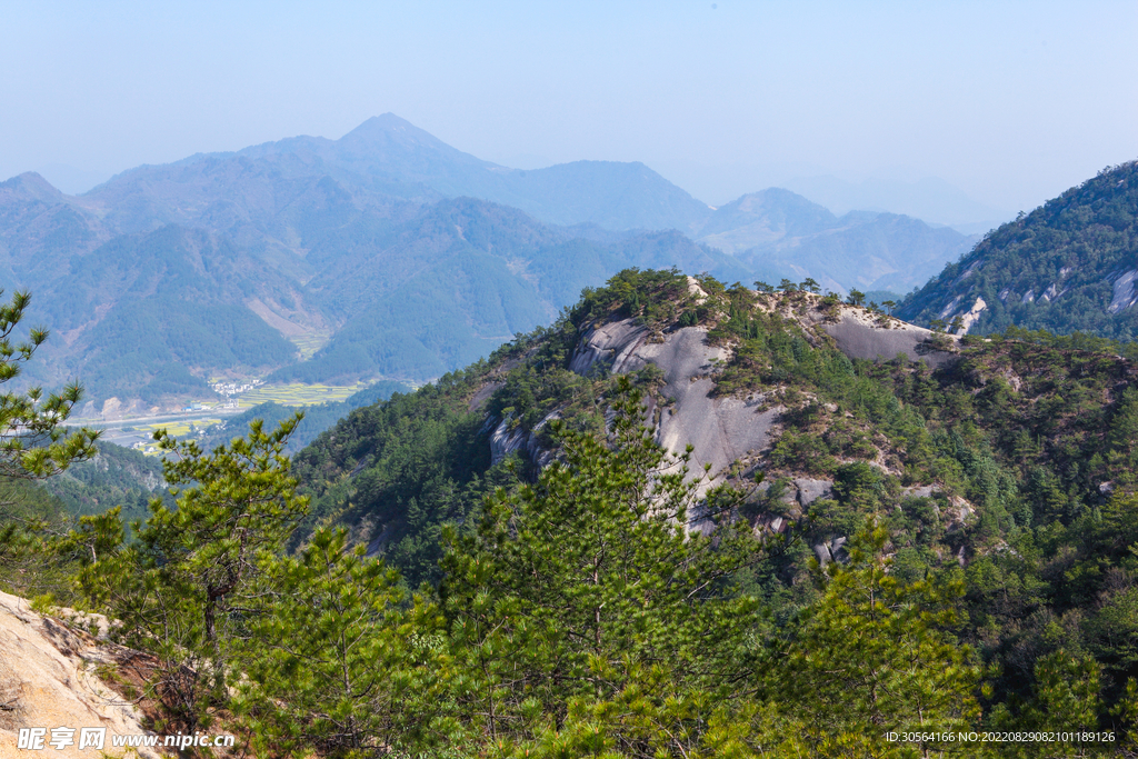 绿色山峰