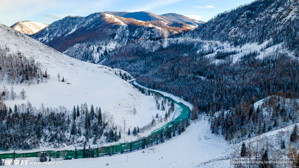冬季雪地公路