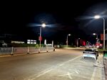 夜色下的城市街道