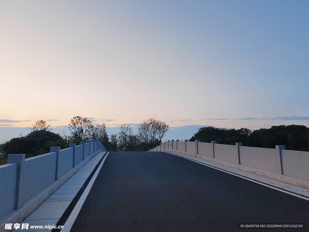 公路马路上坡段