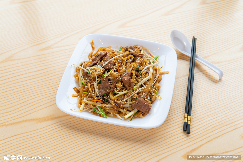 炒牛河  面食  炒面