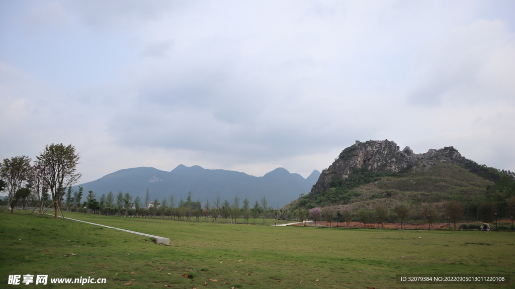 郊外草地山坡