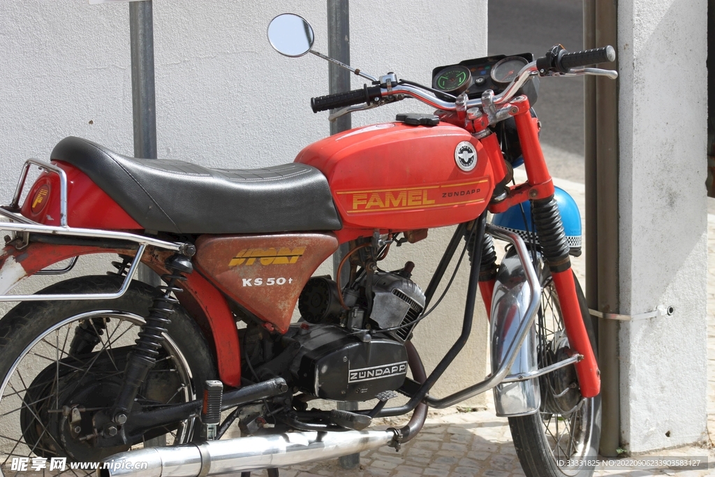 摩托车