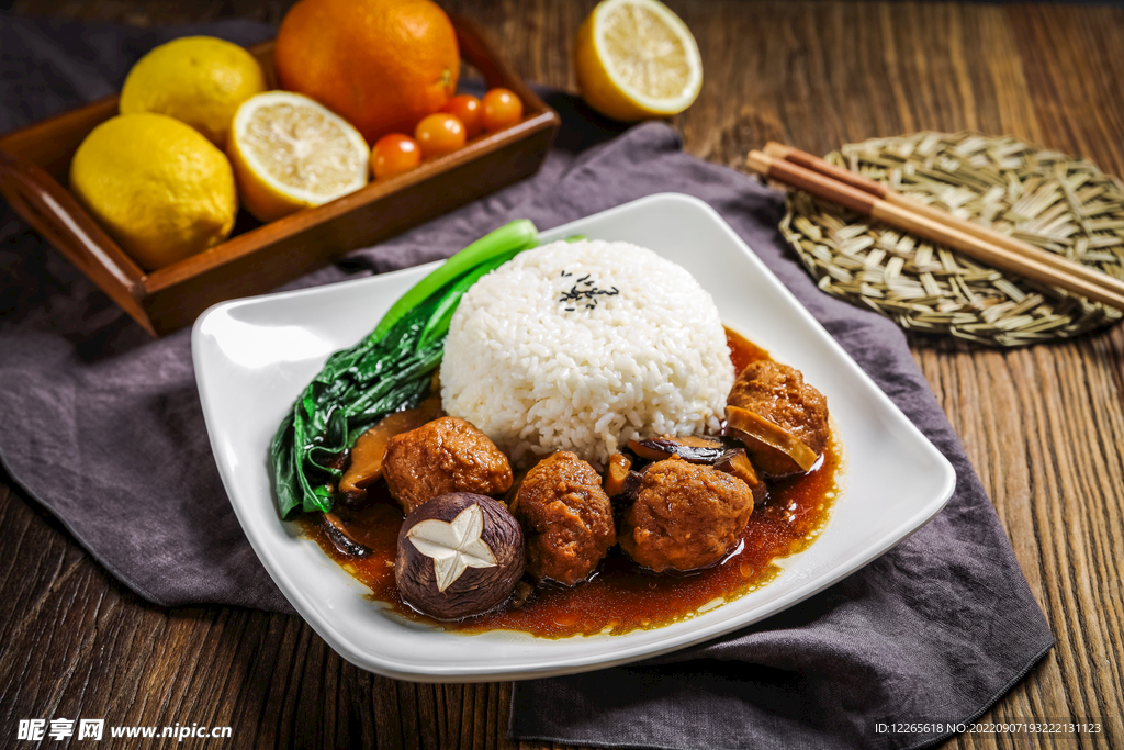 红烧牛肉丸饭