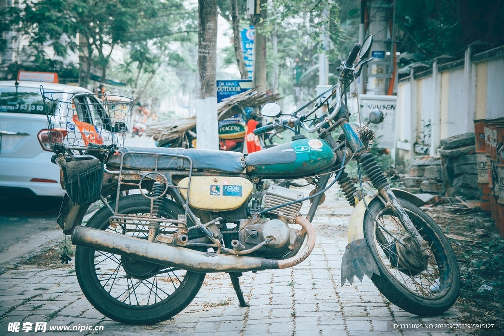 摩托车