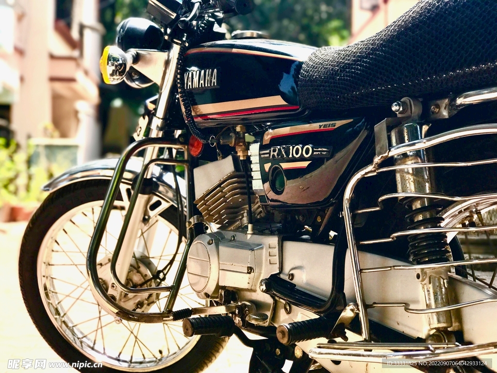 摩托车