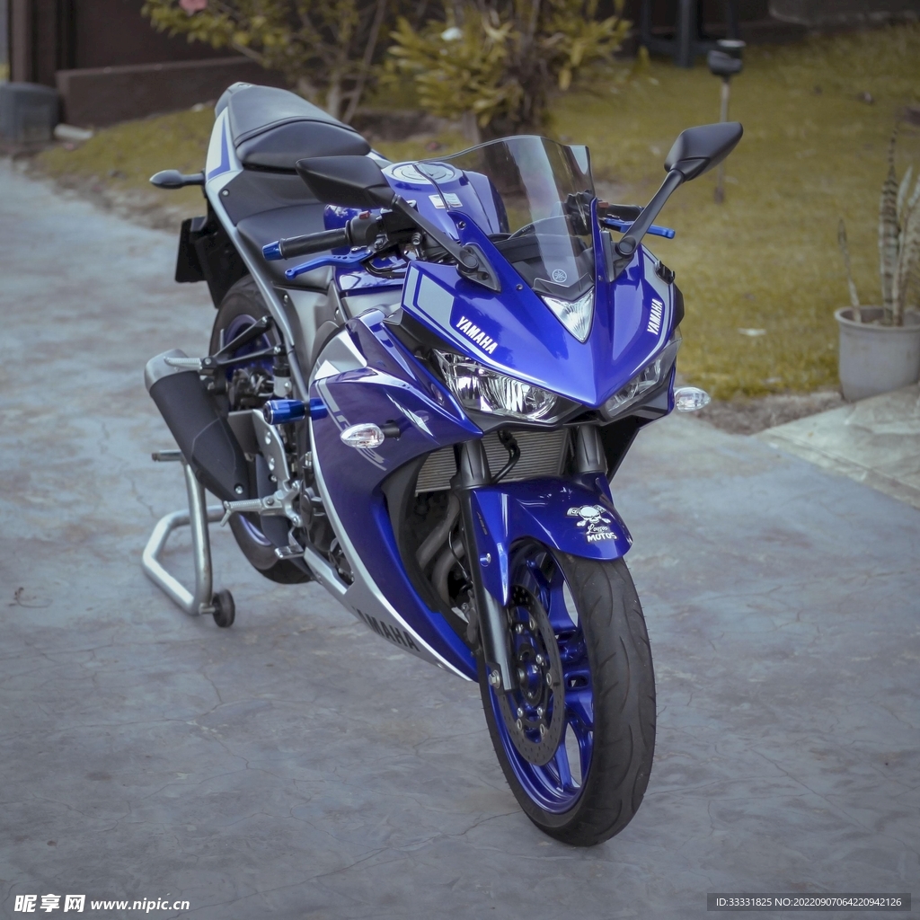 摩托车