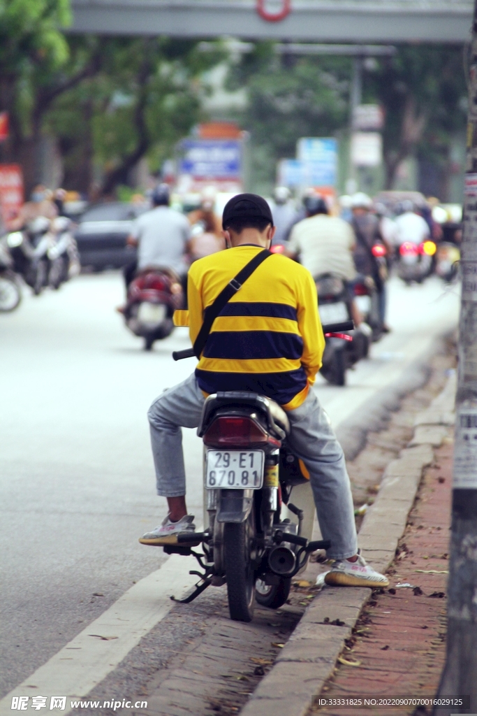 摩托车