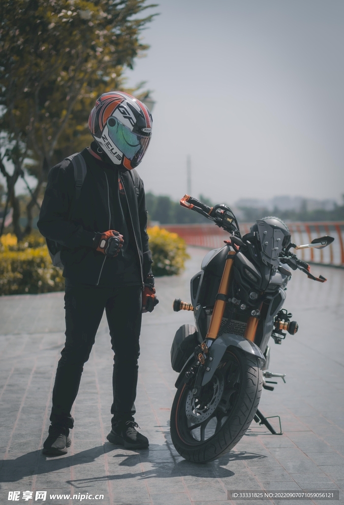 摩托车