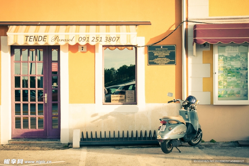 摩托车