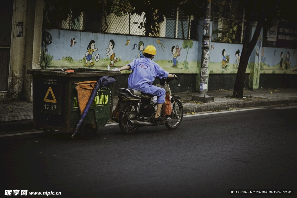 摩托车