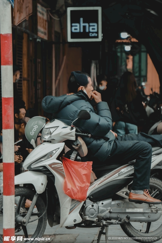 摩托车