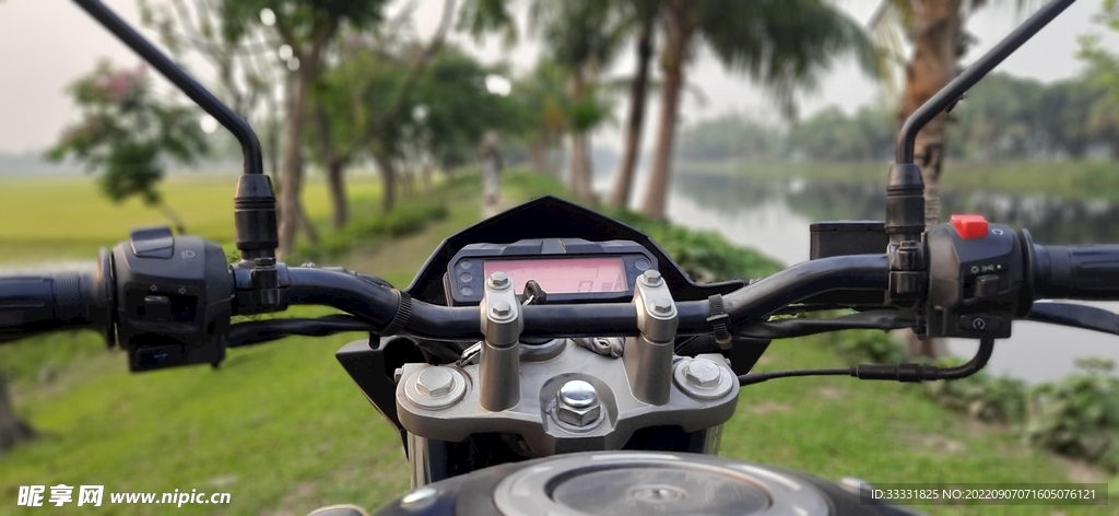 摩托车