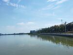 湿地公园湖边旅游步道