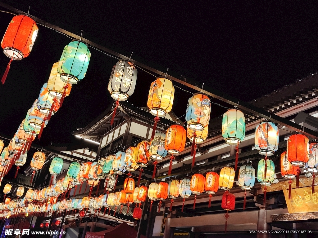 夜晚的古风灯笼街道.