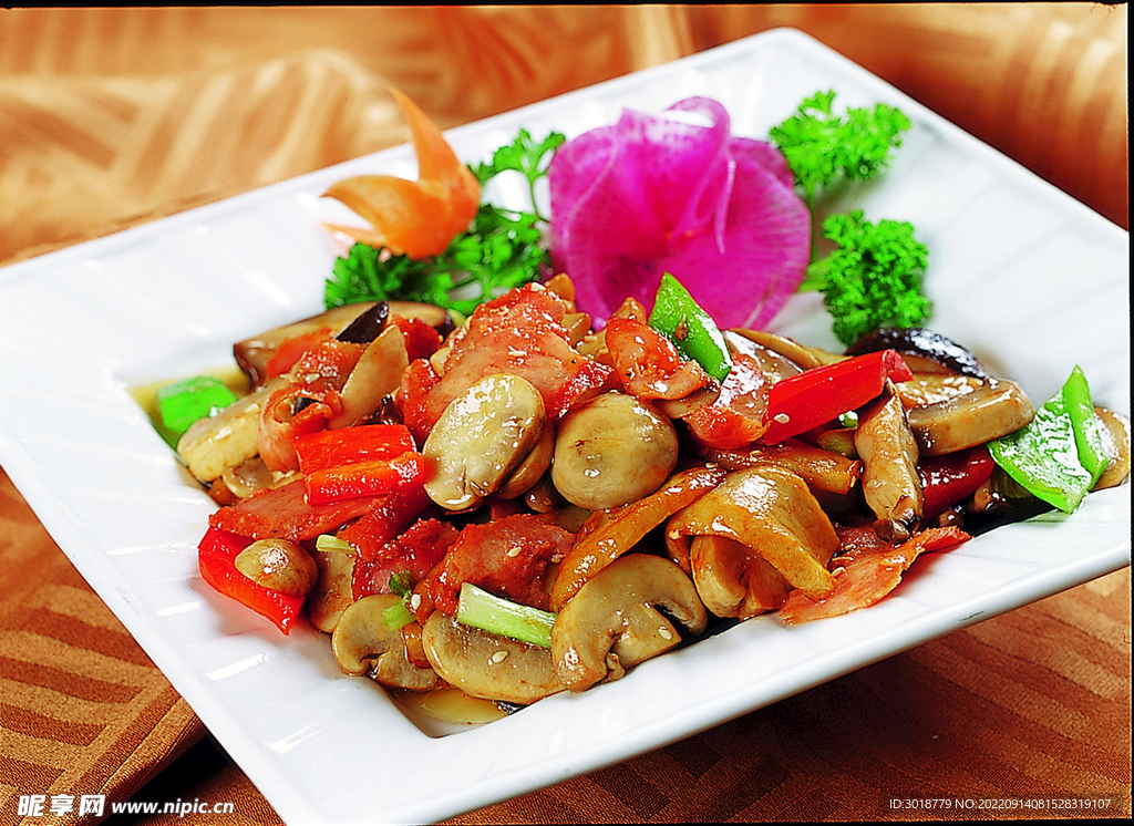 杂菌烩鹿柳