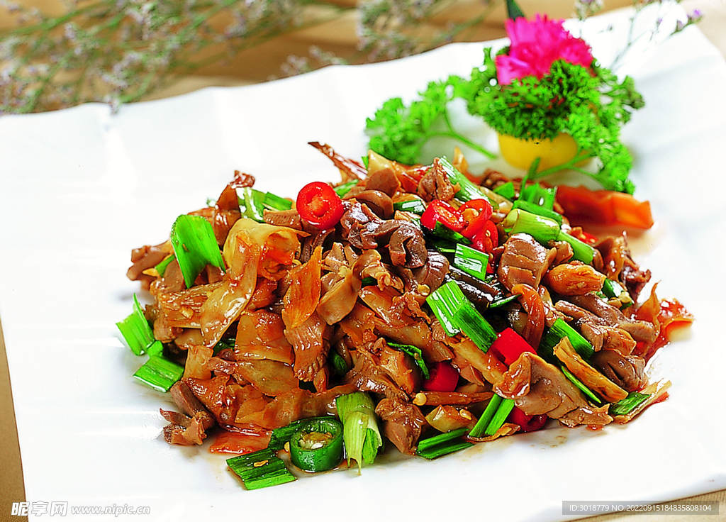 蒜苗炒鸡杂