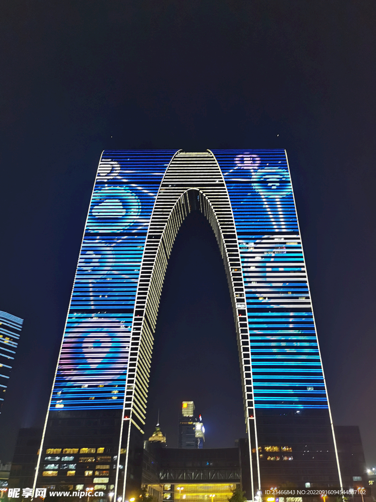 苏州东方之门夜景