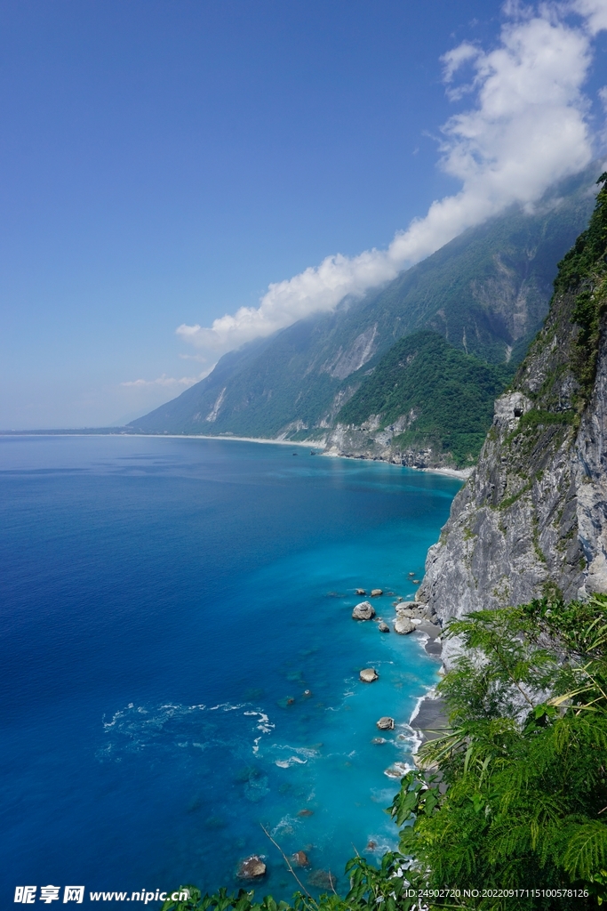 海湾风景蓝天白云