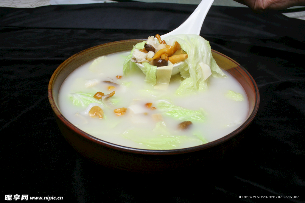 杂菌煲白菜