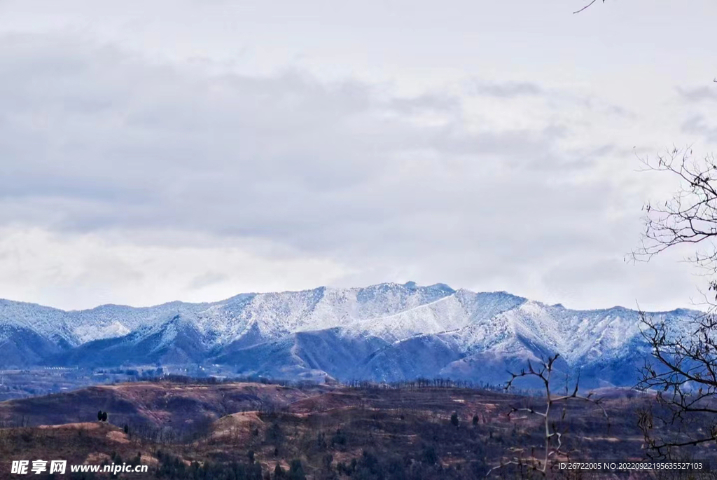 卢氏雪山