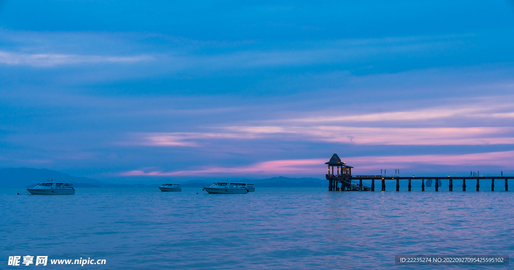 沙滩大海日间美景