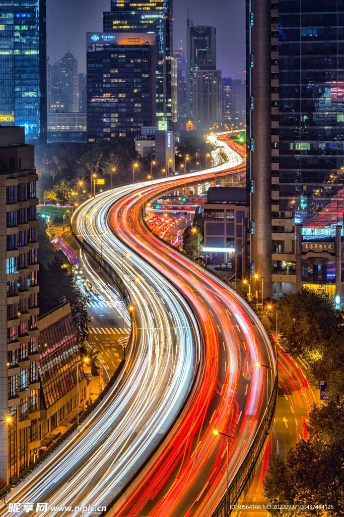 夜晚城市车流