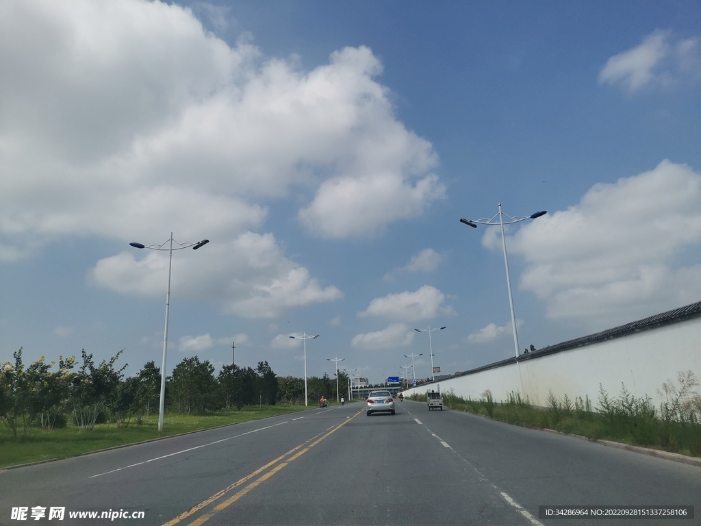 公路蓝天