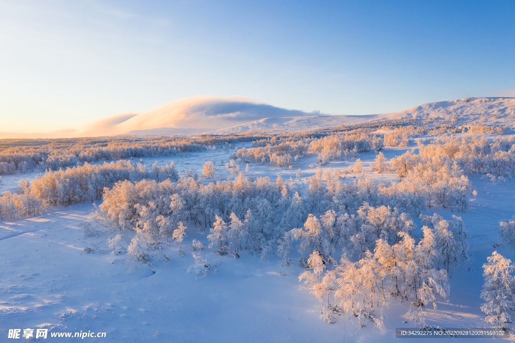 开阔雪景