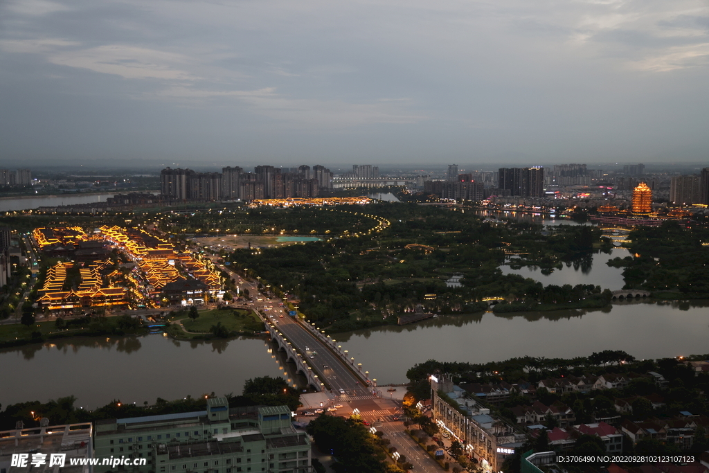 眉山湿地公园夜景