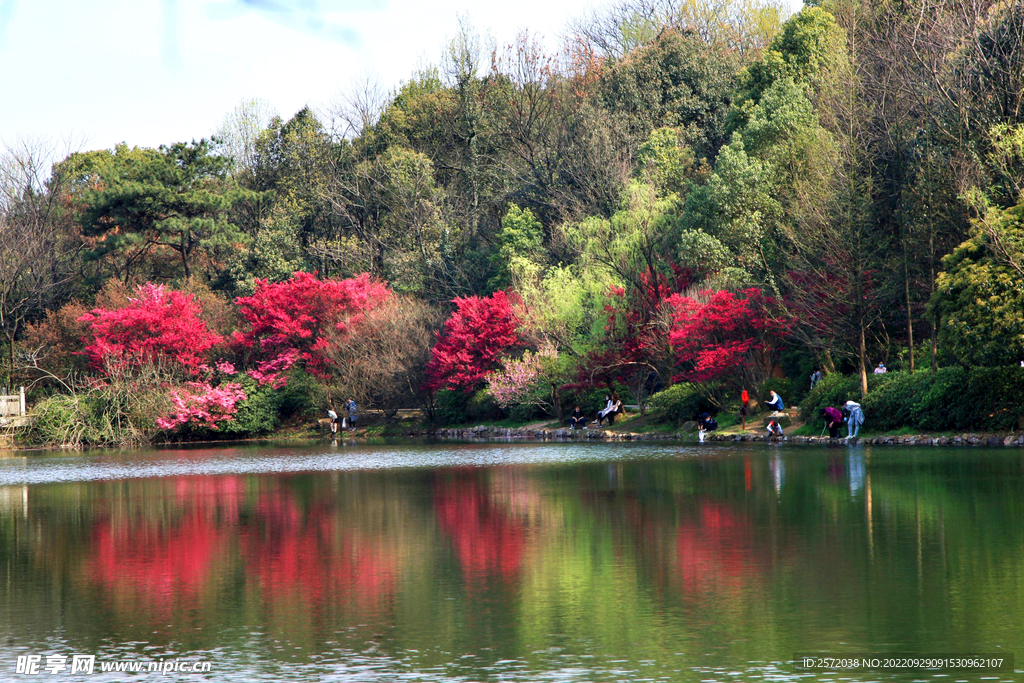 岳麓山穿石坡湖