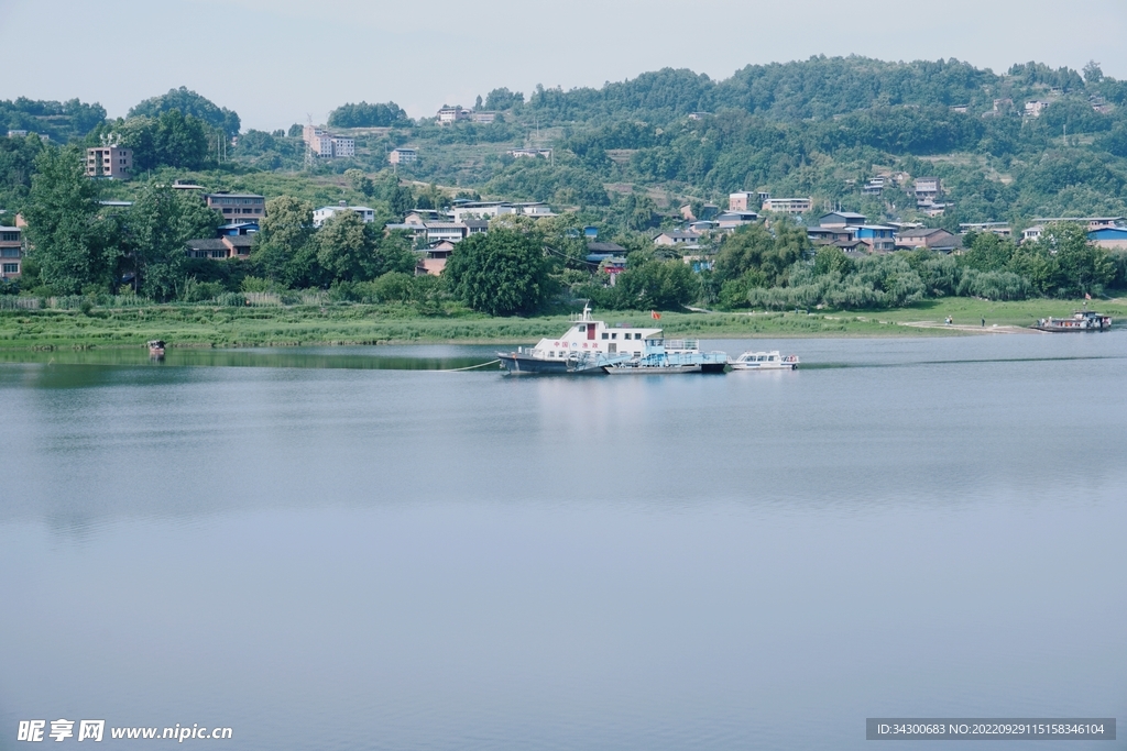 对岸的春色