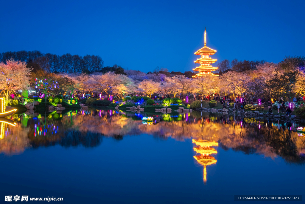 夜晚复古建筑