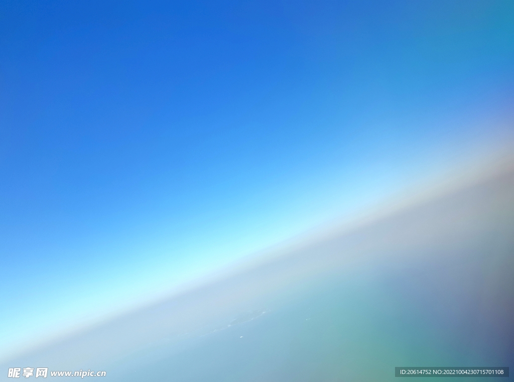 飞机视角的蓝天白云