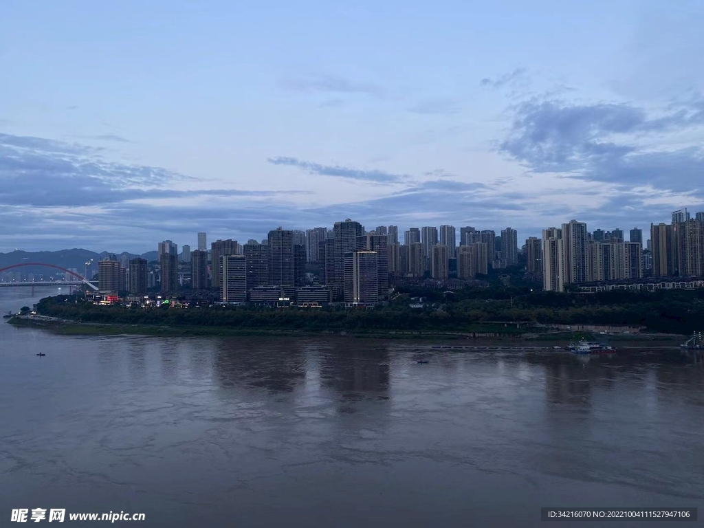 两江四岸