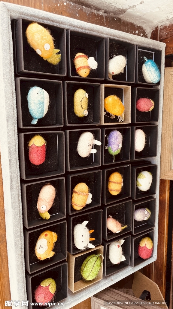 蚕茧胸针