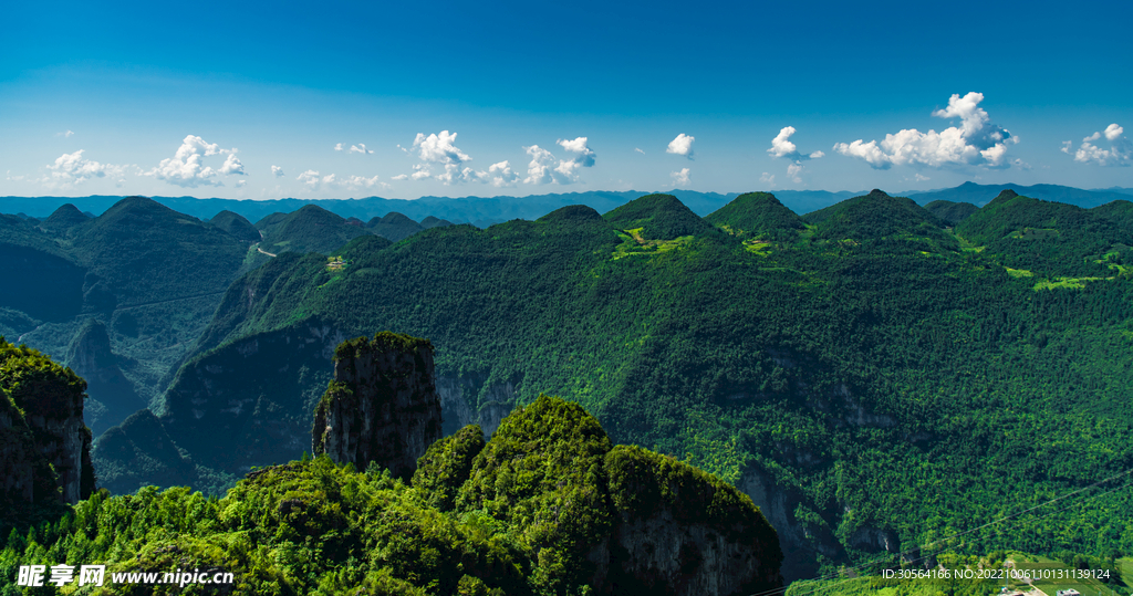 绿色山峰山脉