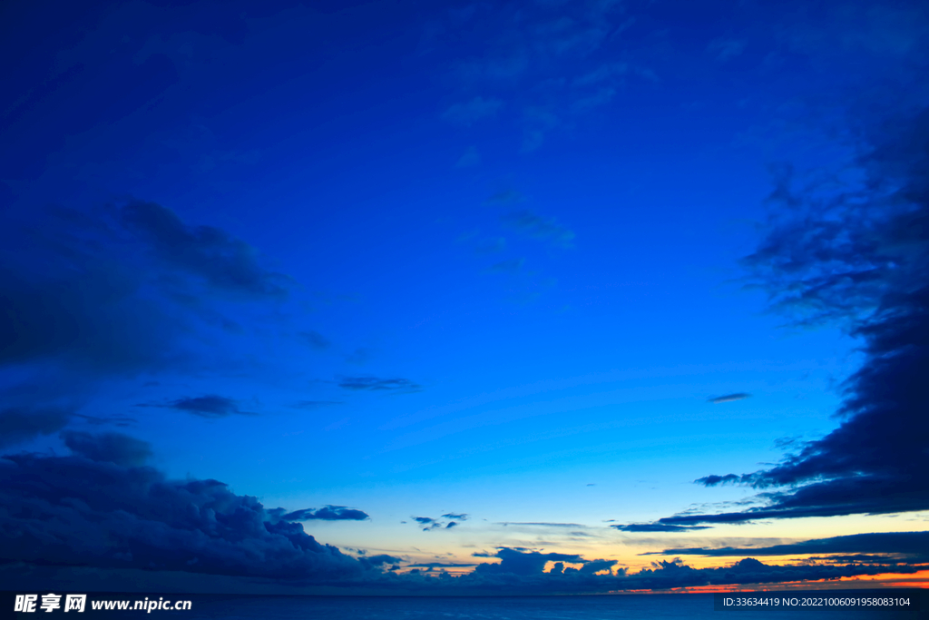 碧蓝天空