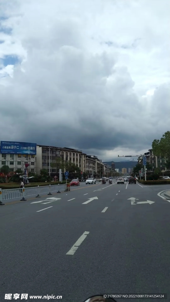 道路 天空