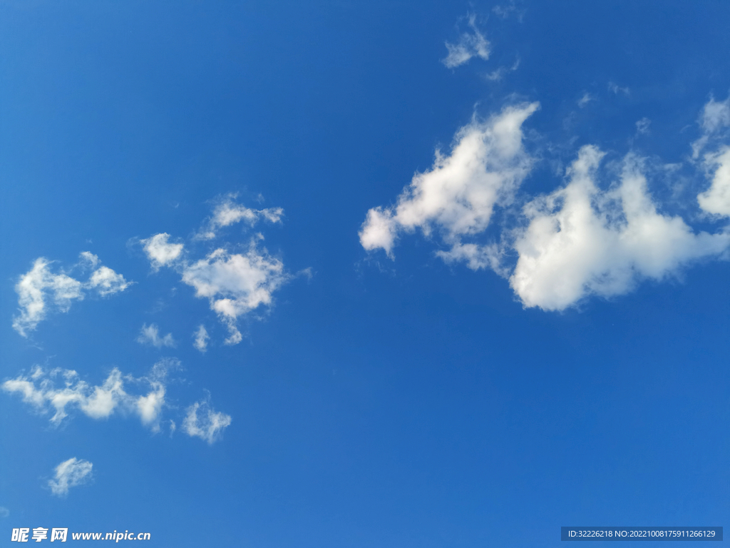 蓝天白云背景 