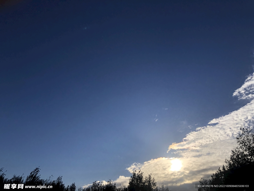 天空  