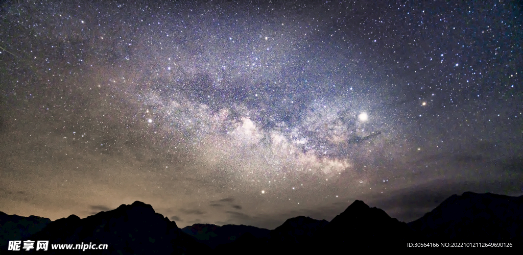 星空下的山脉
