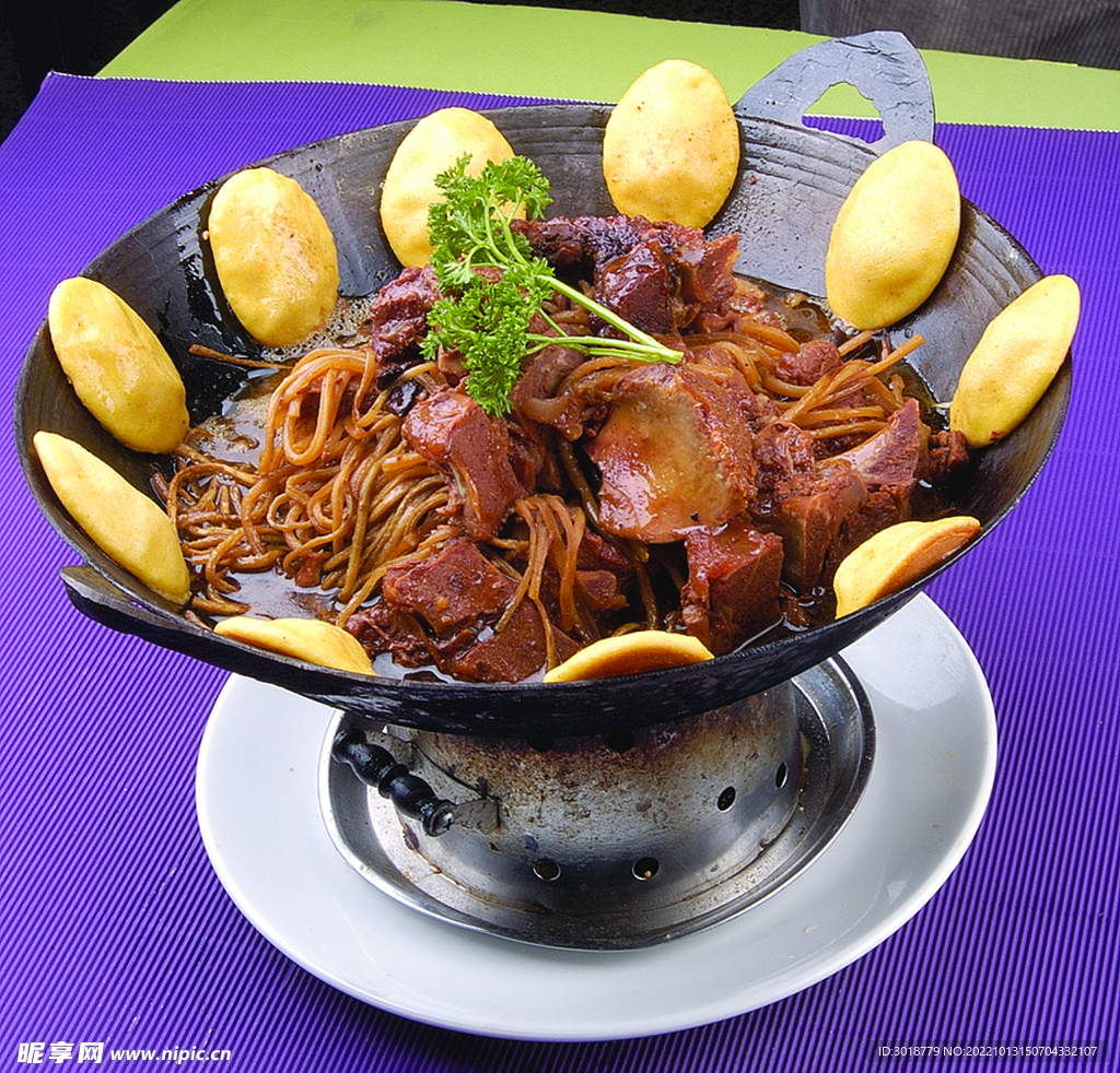 铁锅炖肉