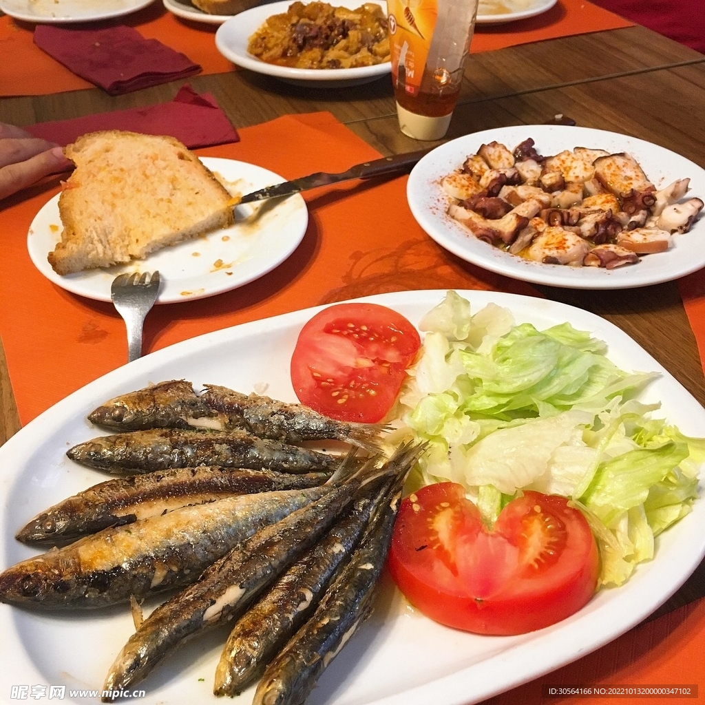 油炸小鱼冷餐
