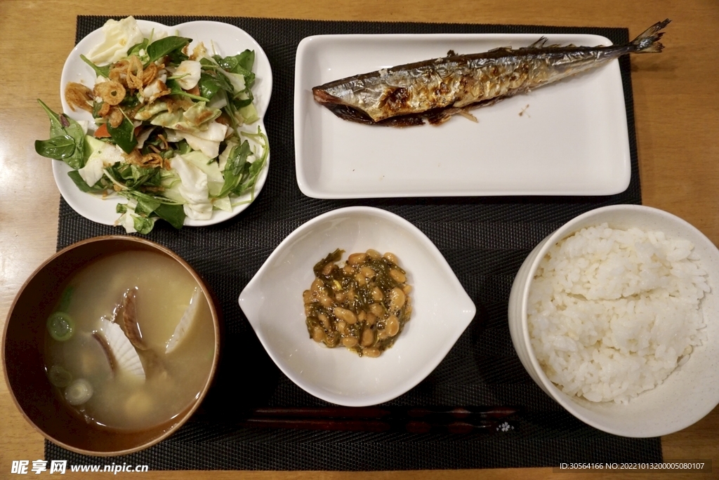 日式秋刀鱼套餐
