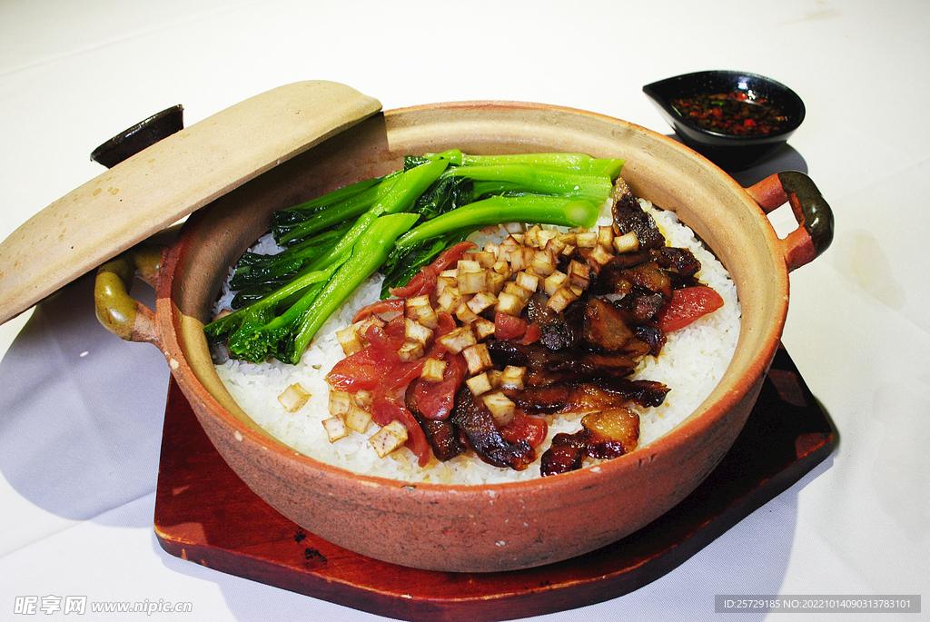 香芋腊味煲仔饭