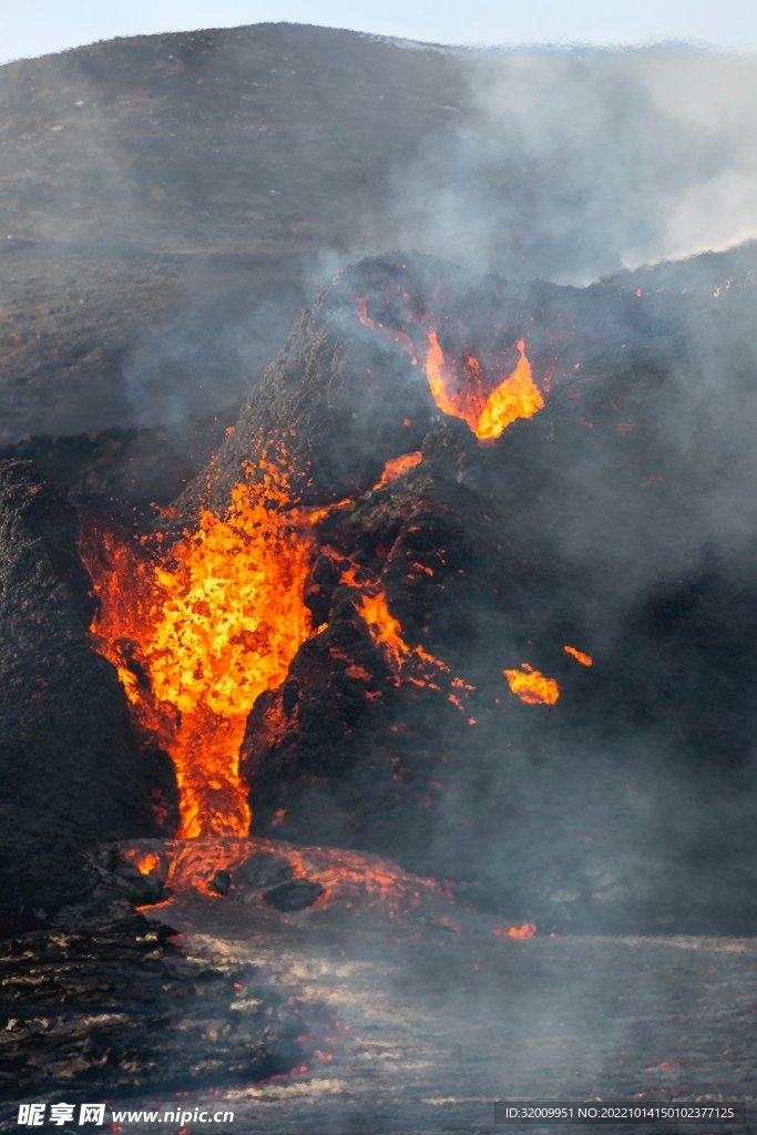 火山             