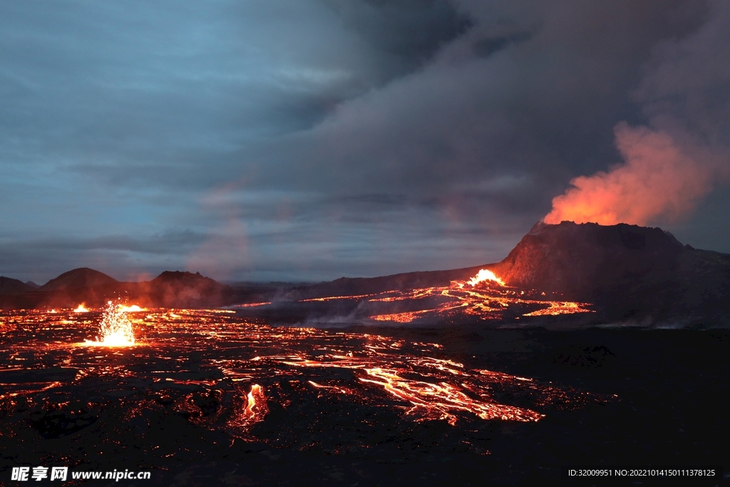 火山             