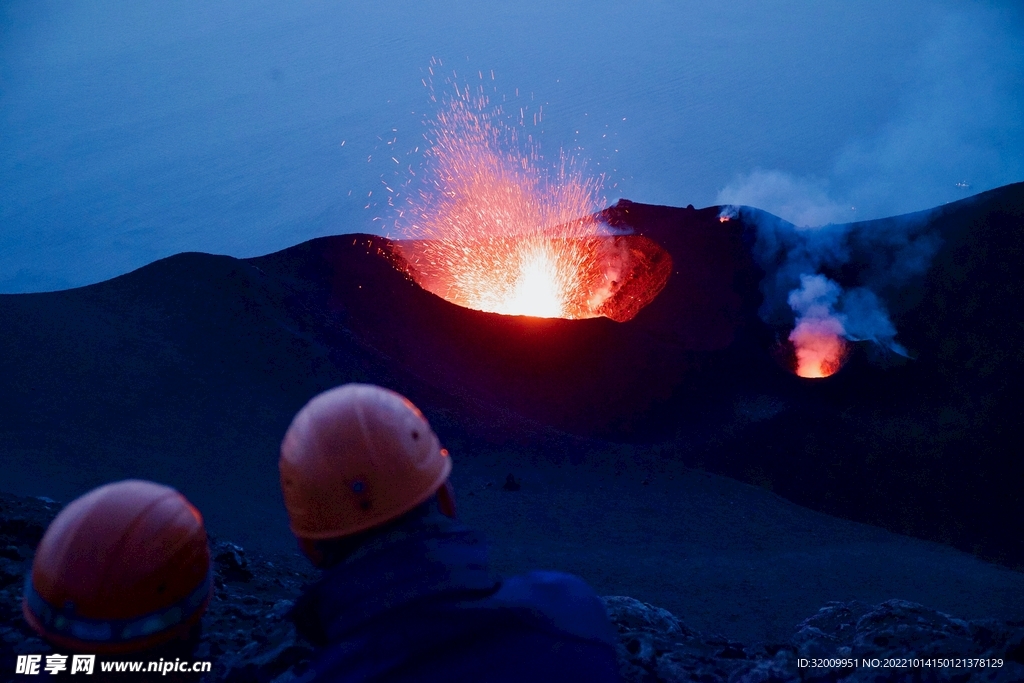 火山             