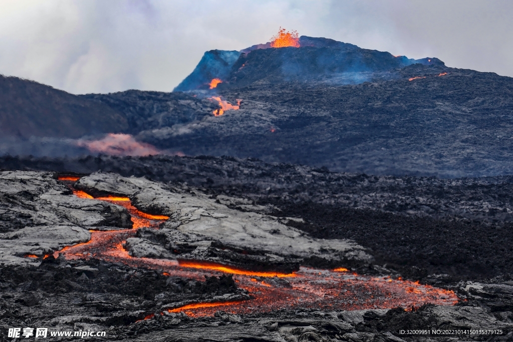 火山             